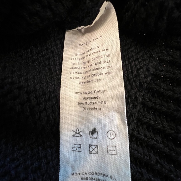 Cordera Top/Sweater - Cropped, Black - Picture 8 of 11